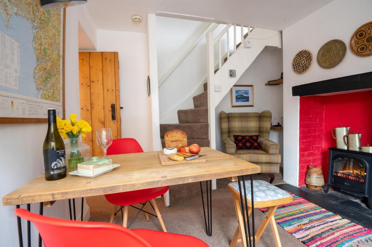 Cottage In The Heart Of Dolgellau Exterior photo